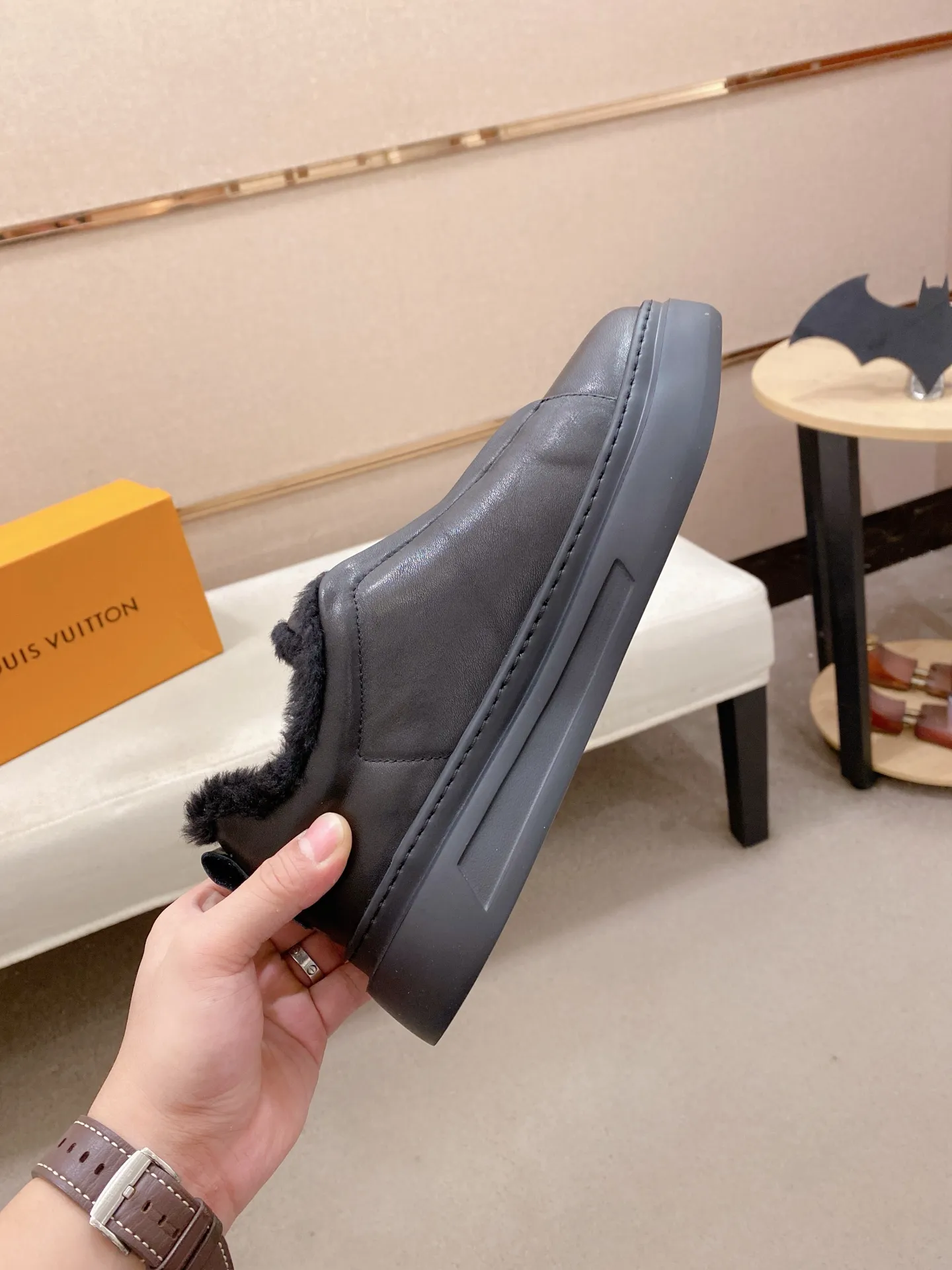 Factory price: 480💰🎉🎉LV~Louis Vuitton trendy men's shoes, new shipments, latest matching, same style as the official website, super high quality, best-selling season [strong][strong][strong] Selected first-layer cowhide, comfortable wool lining, original last, comfortable on the feet, wear-resistant rubber outsole, size: 38-44.